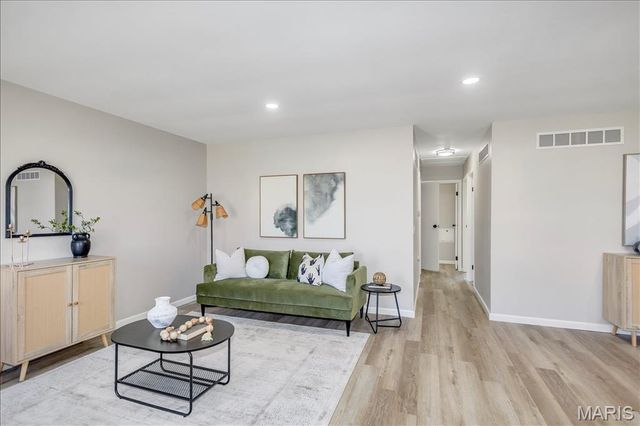 724 Baltic Drive, Florissant, MO 63031