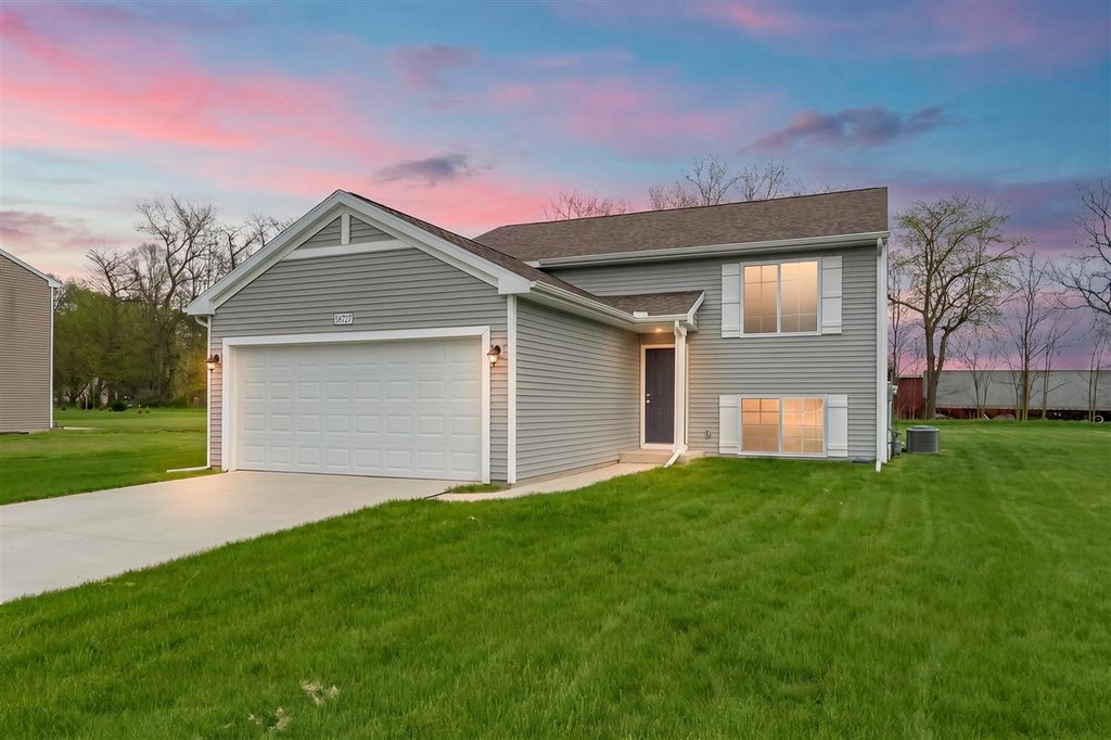 58727 Pond View Lane, Three Rivers, MI 49093
