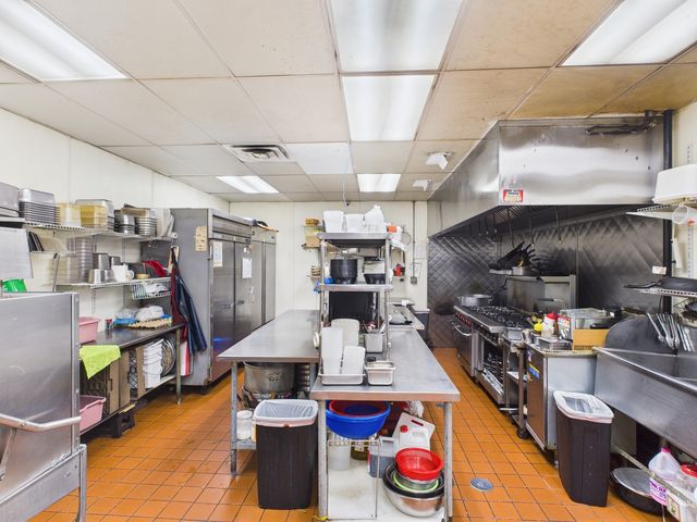 4203 W Lawrence Avenue, Chicago, IL 60630