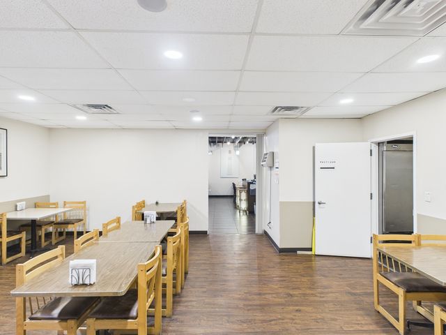 4203 W Lawrence Avenue, Chicago, IL 60630