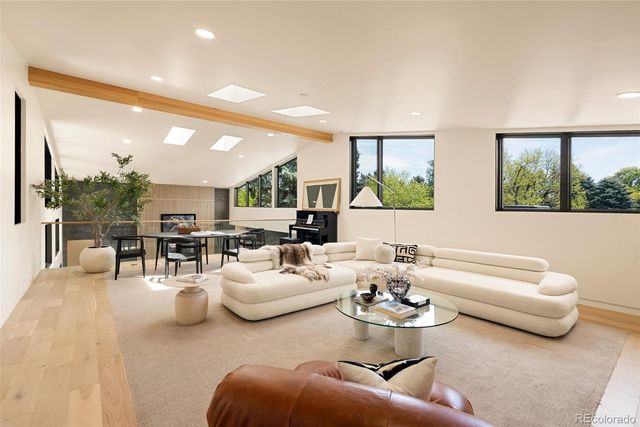 975 S Monroe Street, Denver, CO 80209