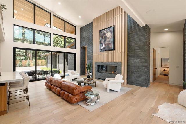 975 S Monroe Street, Denver, CO 80209