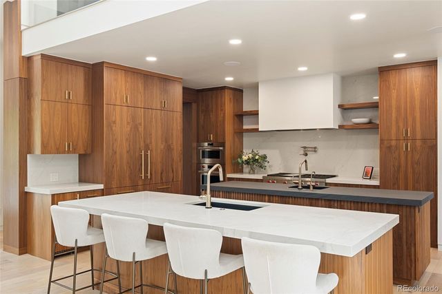 975 S Monroe Street, Denver, CO 80209