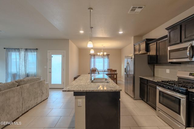 13909 Lago Vista Avenue, Horizon City, TX 79928