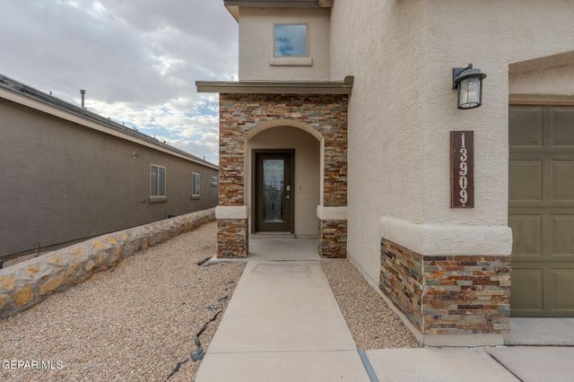 13909 Lago Vista Avenue, Horizon City, TX 79928