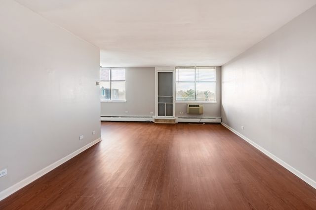 225 S Rohlwing Road 615, Palatine, IL 60067