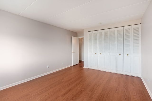 225 S Rohlwing Road 615, Palatine, IL 60067