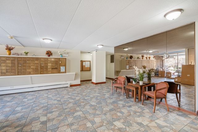 225 S Rohlwing Road 615, Palatine, IL 60067