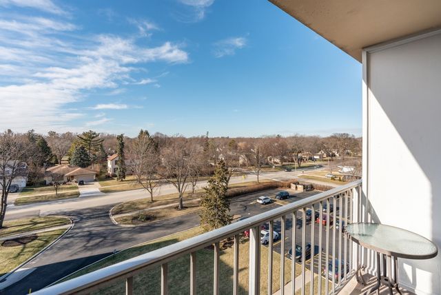 225 S Rohlwing Road 615, Palatine, IL 60067