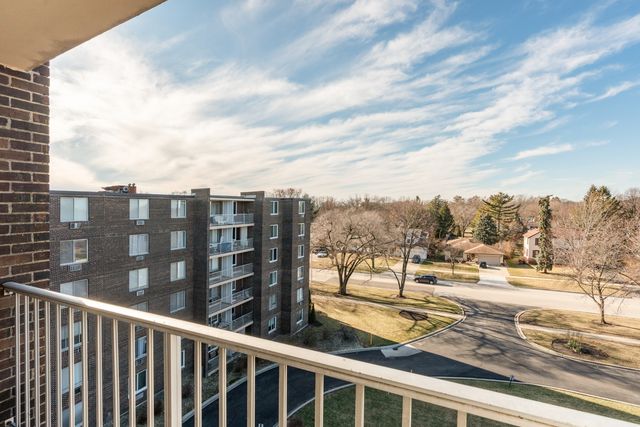 225 S Rohlwing Road 615, Palatine, IL 60067