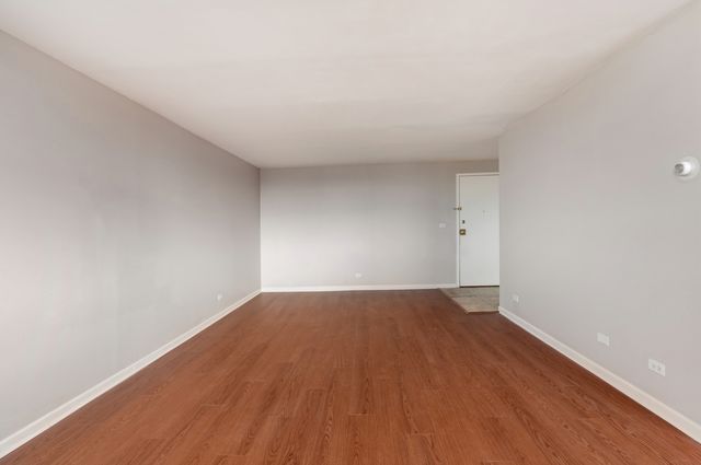 225 S Rohlwing Road 615, Palatine, IL 60067