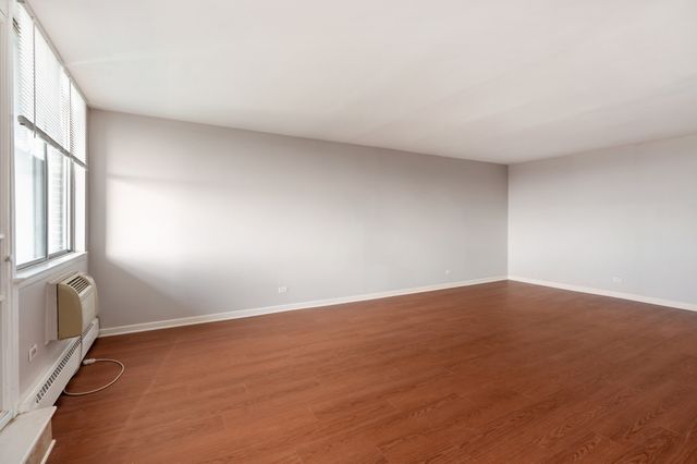 225 S Rohlwing Road 615, Palatine, IL 60067