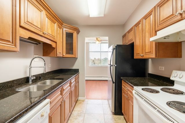 225 S Rohlwing Road 615, Palatine, IL 60067