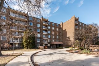 225 S Rohlwing Road 615, Palatine, IL 60067