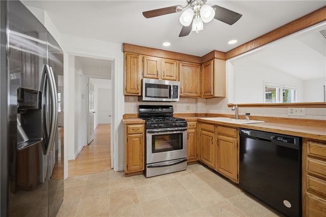 35 Franconia Drive, Cranston, RI 02920