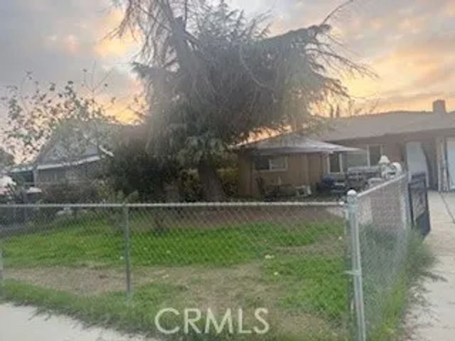 618 Bates Avenue, Bakersfield, CA 93307