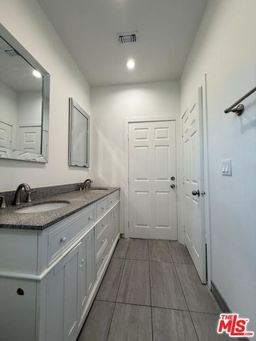 6744 Radford Avenue, Los Angeles, CA 91606