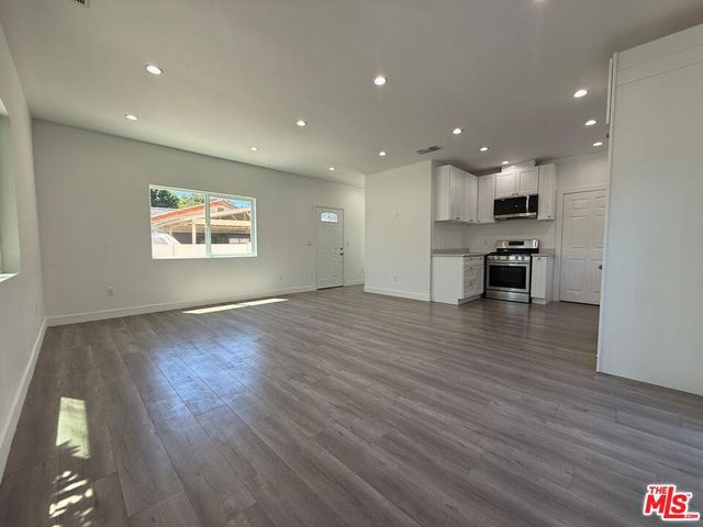 6744 Radford Avenue, Los Angeles, CA 91606