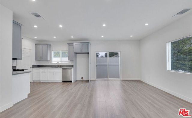 6744 Radford Avenue, Los Angeles, CA 91606