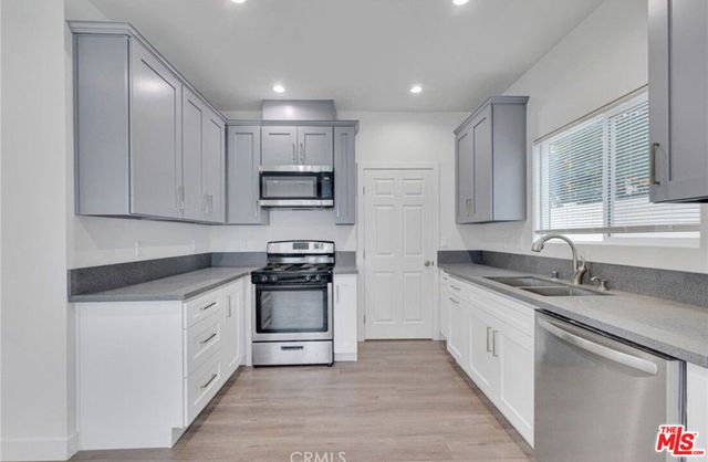 6744 Radford Avenue, Los Angeles, CA 91606