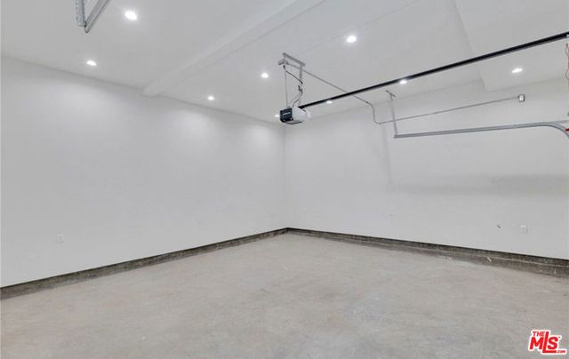 6744 Radford Avenue, Los Angeles, CA 91606