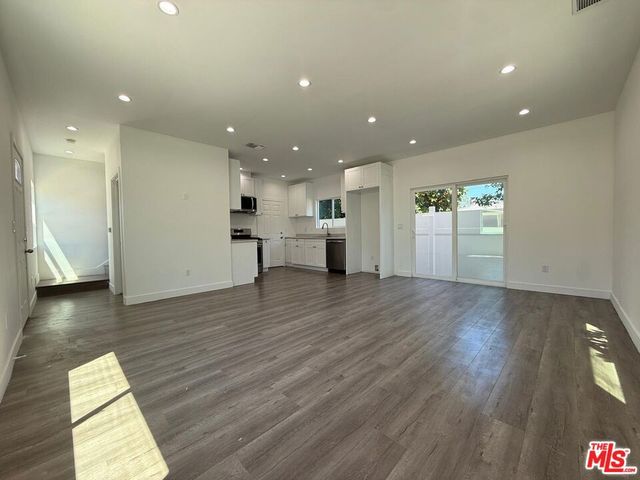 6744 Radford Avenue, Los Angeles, CA 91606