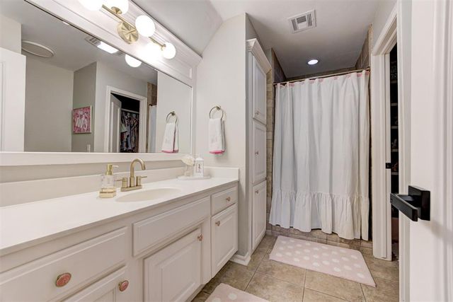 5700 Georgetowne Road, Edmond, OK 73034