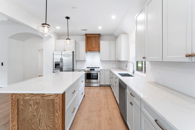 54 Legend Mill Court, The Woodlands, TX 77382