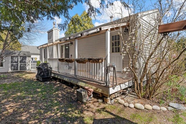9 Railroad Lane, Shelburne, VT 05482