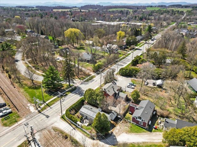 9 Railroad Lane, Shelburne, VT 05482