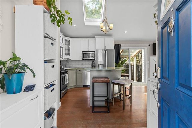 9 Railroad Lane, Shelburne, VT 05482