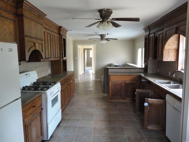 417 NE 4th Street, England, AR 72046