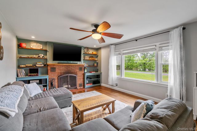 1327 County Route 17, Walden, NY 12586