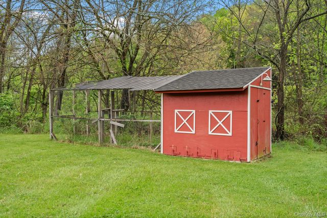 1327 County Route 17, Walden, NY 12586