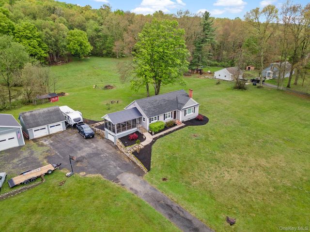 1327 County Route 17, Walden, NY 12586
