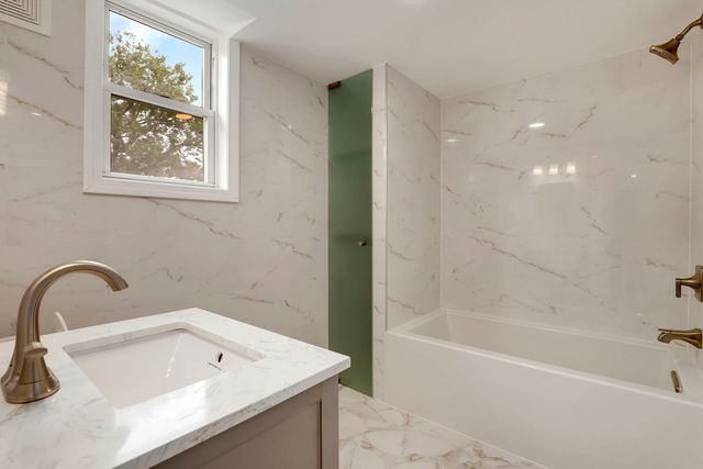 4340 N Oakley Avenue CH, Chicago, IL 60618