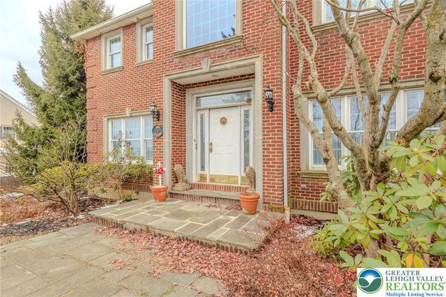 1768 Penns Crossing, South Whitehall Twp, PA 18104