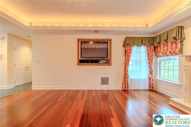 1768 Penns Crossing, South Whitehall Twp, PA 18104