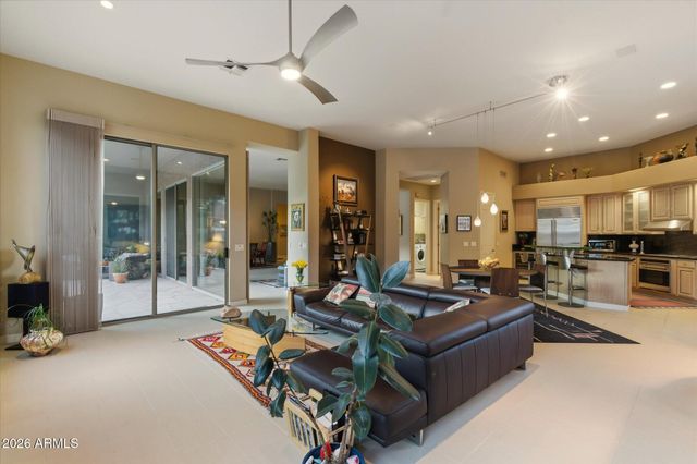 5565 W PINNACLE HILL Drive W, Glendale, AZ 85310