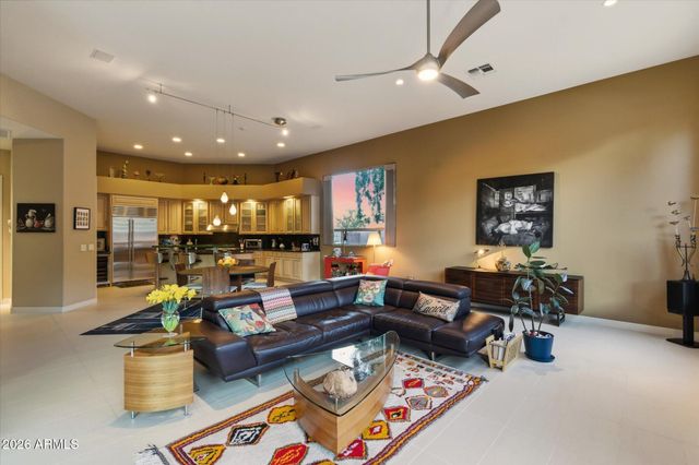 5565 W PINNACLE HILL Drive W, Glendale, AZ 85310