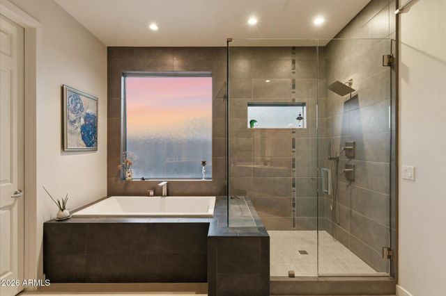 5565 W PINNACLE HILL Drive W, Glendale, AZ 85310