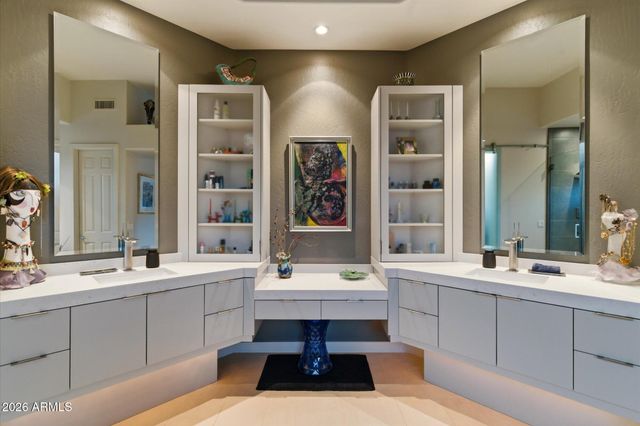 5565 W PINNACLE HILL Drive W, Glendale, AZ 85310