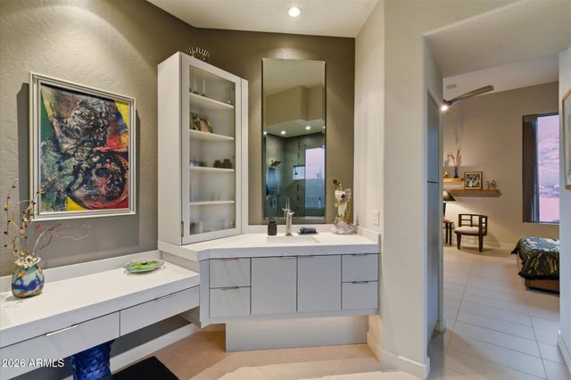 5565 W PINNACLE HILL Drive W, Glendale, AZ 85310