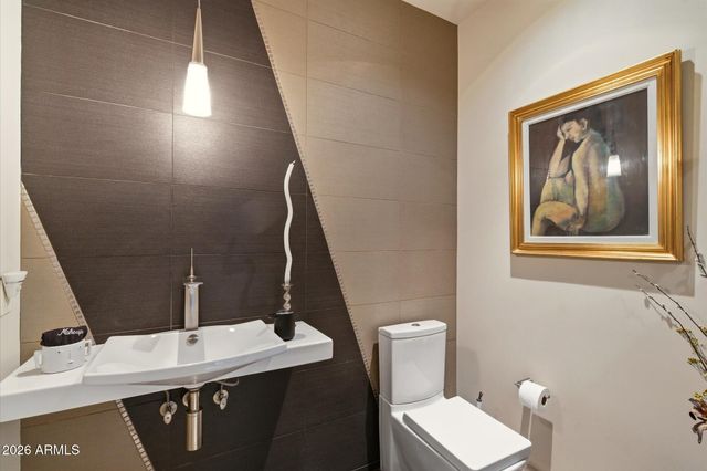 5565 W PINNACLE HILL Drive W, Glendale, AZ 85310