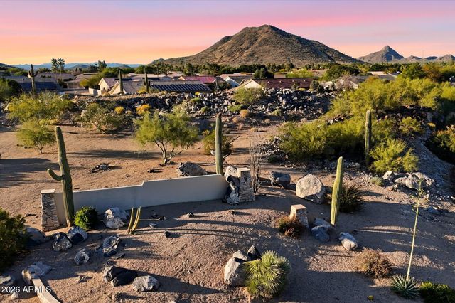 5565 W PINNACLE HILL Drive W, Glendale, AZ 85310