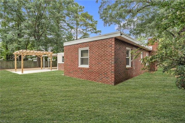 109 Causeway DR, Chesapeake, VA 23322
