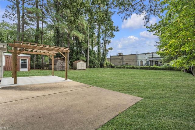 109 Causeway DR, Chesapeake, VA 23322