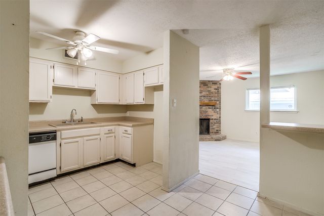 127 Allencrest Drive, White Settlement, TX 76108