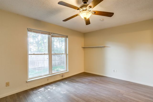 127 Allencrest Drive, White Settlement, TX 76108