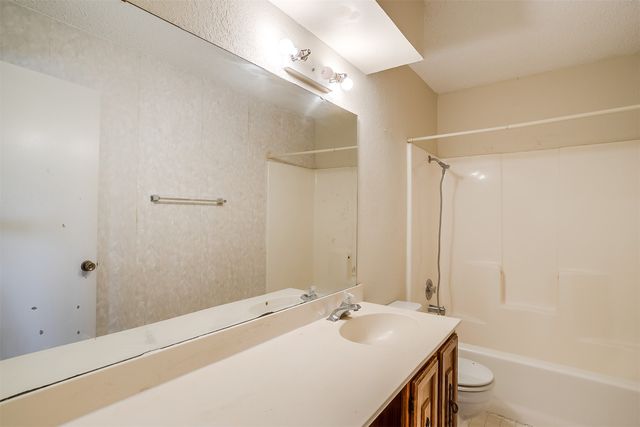 127 Allencrest Drive, White Settlement, TX 76108